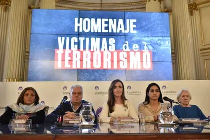 En medio de protestas, Villarruel encabezó el acto por las “víctimas del  terrorismo” - LA NACION
