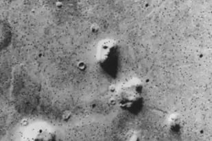 Imágenes tomadas en Marte capturan rostros humanos, objetos y luces cuyo origen es investigado por los expertos