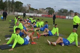 Algunos futbolistas de Godoy Cruz se ejercitaron en un predio y la AFA reaccionó: recordó la prohibición vigente para todo tipo de entrenamiento futbolístico.