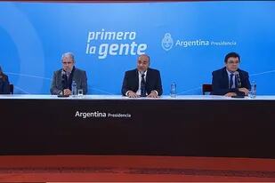 En la conferencia de prensa posterior a la reunión de Gabinete estuvieron Gabriela Cerruti, Aníbal Fernández, Juan Manzur y Claudio Moroni
