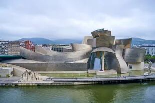 El Museo Guggenheim de Bilbao, joya del arquitecto Frank Gehry, que celebra 25 años