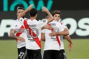 El festejo de gol de River contra Argentinos tras el gol de Julián Álvarez de penal.