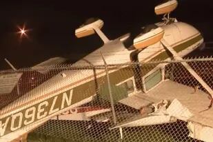 El huracán Ian ha comenzado a sentirse con fuerza en Florida, donde el aeropuerto de North Perry ha sufrido daños en varias aeronaves