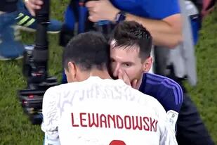Lionel Messi y Robert Lewandowski, una charla secreta al final del partido entre Argentina y Polonia, por el Mundial Qatar 2022.