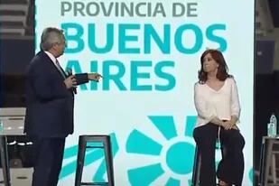 El mandatario y la vicepresidenta, juntos en un acto en La Plata