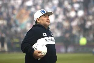 Diego Maradona cumpliría con ayuda externa el objetivo que tenía: que Gimnasia se mantenga en la primera A.