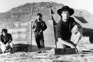 Con la edición de Signos, en 1986, Soda Stereo sale a la conquista de Latinoamérica, pero las giras comienzan a desgastar al grupo