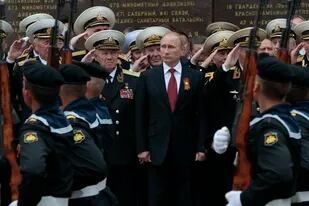 El presidente ruso, Vladimir Putin, durante un desfile por el Día de la Victoria en Sebastopol, Crimea (Archivo)