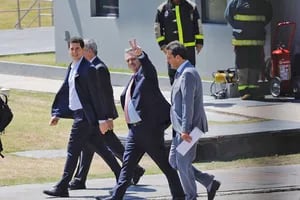 Un ministro reúne al Presidente, Massa y De Pedro, y podría ganar protagonismo en la campaña