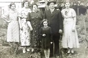Wladimiro Hnatiuk y su familia en Tres Capones. Crédito: Frontera Jesuita