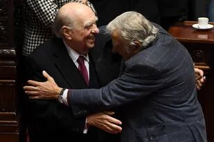 Los expresidentes Sanguinetti y Mujica compartieron su despedida