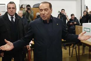 El magnate quiere ser el árbitro de las elecciones italianas