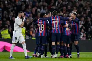Barcelona sufrió, pero consiguió un 1-0 fundamental sobre Real Madrid en el Santiago Bernabéu que le permite ir con ventaja al partido de vuelta de la semifinal de la Copa del Rey