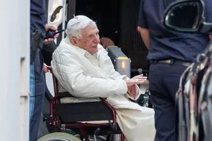 Joseph Ratzinger, en Bavaria, con ayuda para movilizarse
