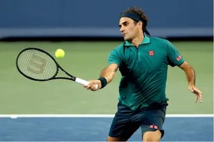 La volea de Federer ante Londero; el suizo sólo cedió siete games ante el cordobés