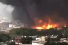 Cayó un rayo en una refinería venezolana y desató un feroz incendio