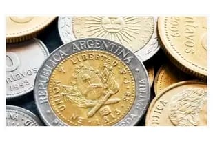 Una serie de monedas de un peso argentino es muy demandada en sitios de subastas y ventas online por un error de impresión