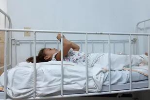 Alfonsina, de 5 años, pasó dos días internada en un hospital de la ciudad de Matanzas, donde no había "ni medicamentos ni jabón para lavarse las manos".