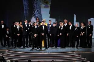 Elenco y productores de Game of Thrones festejan el premio a mejor drama
