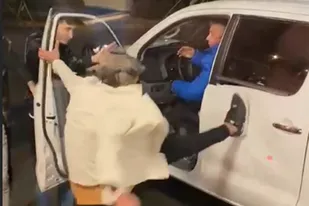 Brutal pelea en un local de comidas rápidas en Mendoza