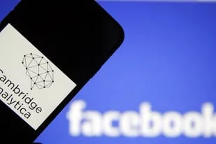 Cambridge Analytica desató un escándalo en 2018 que golpeó durísimo las acciones de Facebook; en 2015 trabajó en la Argentina y analizó abrir una oficina en el país