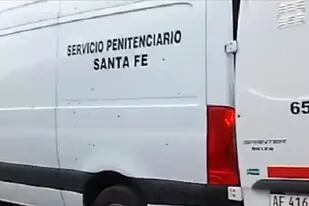 La camioneta penitenciaria baleada en Rosario