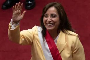 Dina Boluarte asumió como presidenta de Perú ante el Congreso