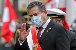 El presidente de Perú, Manuel Merino, renunció el 15 de noviembre de 2020, solo cinco días después de asumir el cargo, lo que provocó frenéticas celebraciones callejeras en la capital, Lima, luego de las protestas contra su gobierno