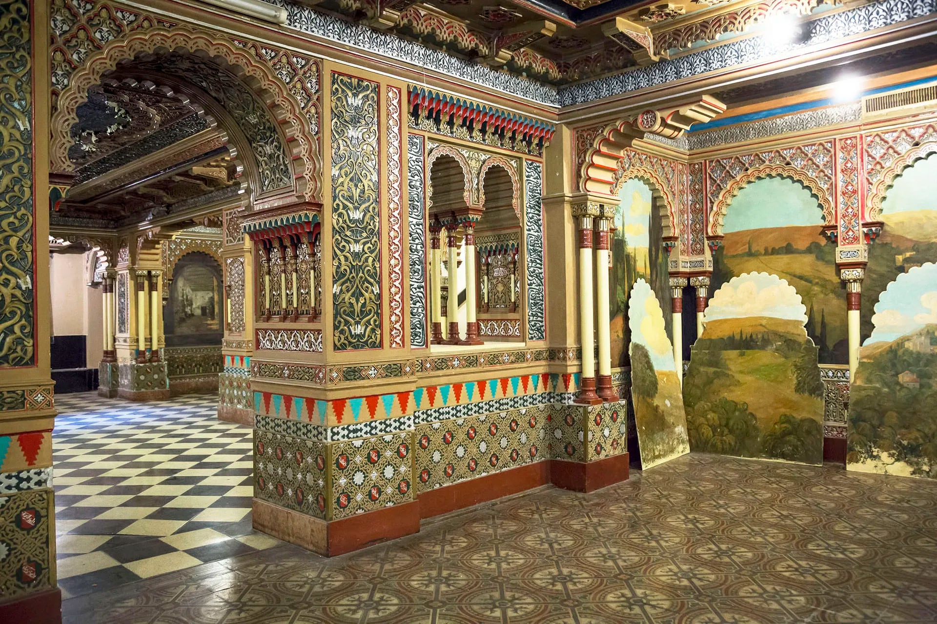 Club Español, el palacio que esconde una pequeña Alhambra en el centro  porteño - LA NACION