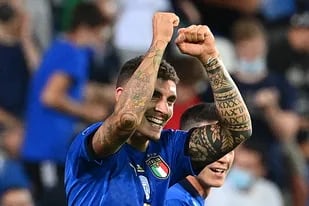 El festejo de Giovanni Di Lorenzo, autor del quinto gol de Italia ante Lituania