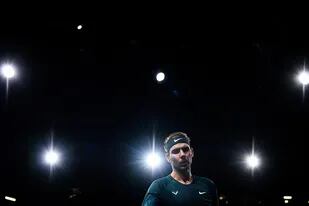 Cuando juega bajo techo, el cielo se pone más oscuro para Rafael Nadal, que reconoce que no tiene el mismo rendimiento que en otras superficies y a cielo abierto.