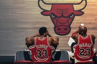 Scottie Pippen y Michael Jordan, dos leyendas, dos puntos de vista de la dinastía Chicago Bulls, tratados por "Unguarded", el libro de que ensaya una contraofensiva a The last dance