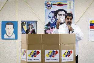 Maduro participó ayer en un simulacro de las elecciones