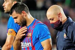 Fue ayer, ante Alavés: el Kun Agüero se retira con un dolor en la garganta en Barcelona-Alaves