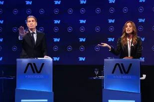 Santilli y Tolosa Paz, en el debate previo a las elecciones