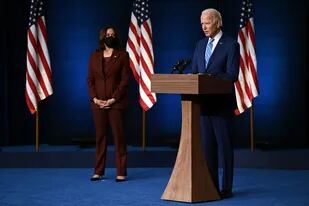 Joe Biden y Kamala Harris en conferencia de prensa, desde el bunker en Delaware