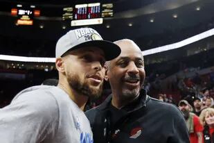Stephen y Dell Curry, padre e hijo; Golden State jugará su quinta final de la NBA consecutiva