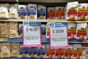 Muchos de los precios de los alimentos que se consiguen en el supermercado por unidad con menores a los que pagó el Gobierno por millones