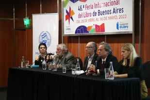 Se lanzó en La Rural la Feria Internacional del Libro de Rosario. De izquierda a derecha, Patricia Suárez, Alejandro Vaccaro, Dante Taparelli, Marcelo Scalona y Carolina Rolle
