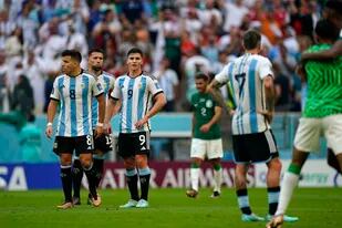 Final del partido entrea Argentina y Arabia Saudita: Marcos Acuña, Nicolás Otamendi, Julián Álvarez y Rodrigo De Paul no pueden creer lo que les está pasando en el estreno en el Mundial de Qatar.