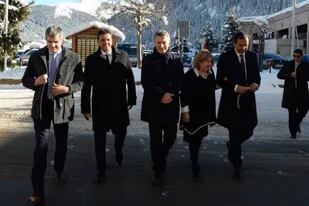 Macri, en 2016, junto a Massa y miembros de su gabinete que lo acompañaron