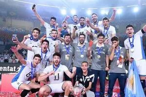 La alegría de los campeones tras el histórico título para el voleibol argentino