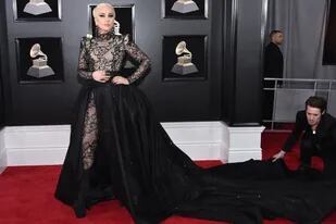 Lady Gaga, siempre un ícono de la alfombra roja en los Grammy