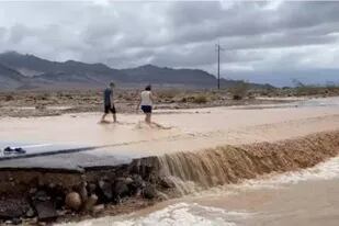 Unas 1.000 personas quedaron varadas en el Valle de la Muerte debido a las copiosas lluvias