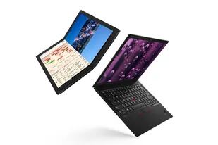 La Lenovo ThinkPad X1, de pantalla plegable, y una X1 Nano, de 907 gramos de peso