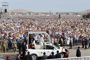 La última misa del Papa fue multitudinaria