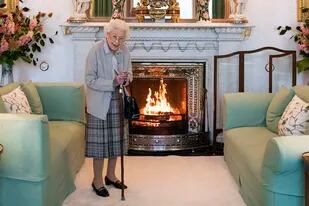 La reina Isabel II del Reino Unido fue coronada hace 70 años y esta fue su última imagen pública hace dos días en el Drawing Room antes de recibir a la nueva Primer Ministro, Liz Truss, para una audiencia en el Castillo de Balmoral, Escocia