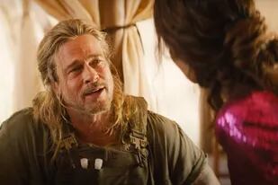 Brad Pitt hizo una hilarante participación en el nuevo film de Sandra Bullock, The Lost City