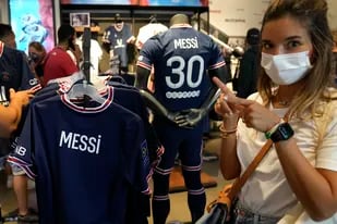 La camiseta 30 de Lionel Messi resultó un furor de ventas para Paris Saint-Germain e, indirectamente, para la Ligue 1, de Francia.