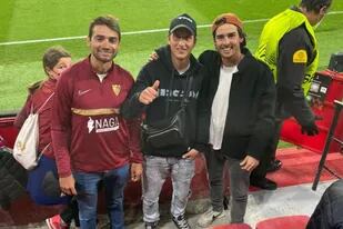 Joaquín Caso, Segundo Arias y un tercer integrante que prefirió preservar su identidad recibieron una sorpresa de un jugador de la selección argentina